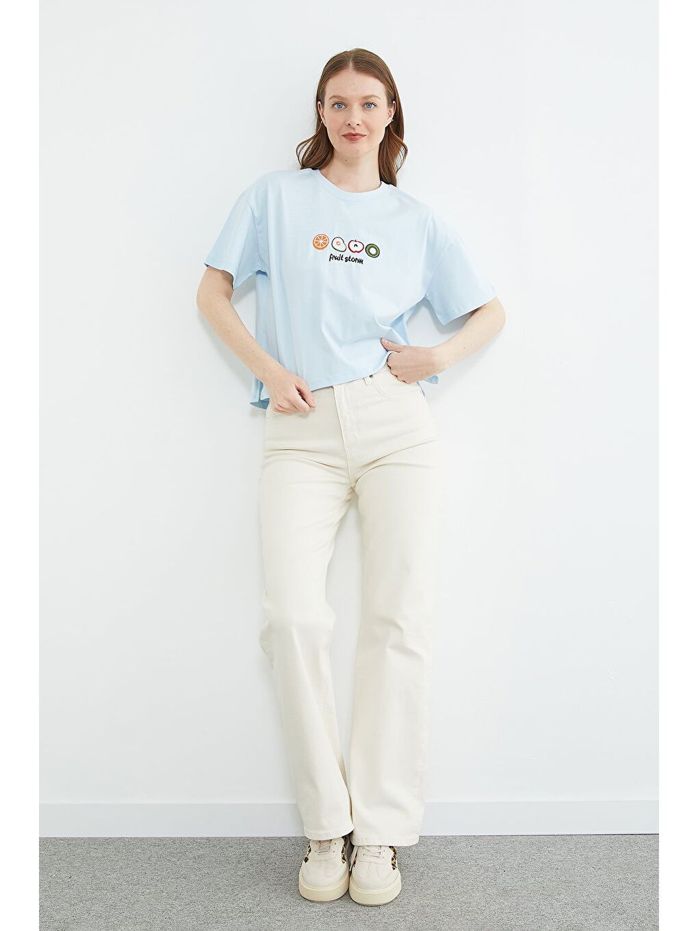 Mavi Meyve Nakışlı Yırtmaçlı Oversize Tişört-3