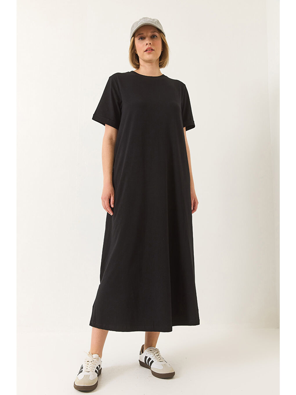 Siyah Kadın Bisiklet Yaka Kısa Kollu Cep Detaylı Uzun Basic Elbise-3