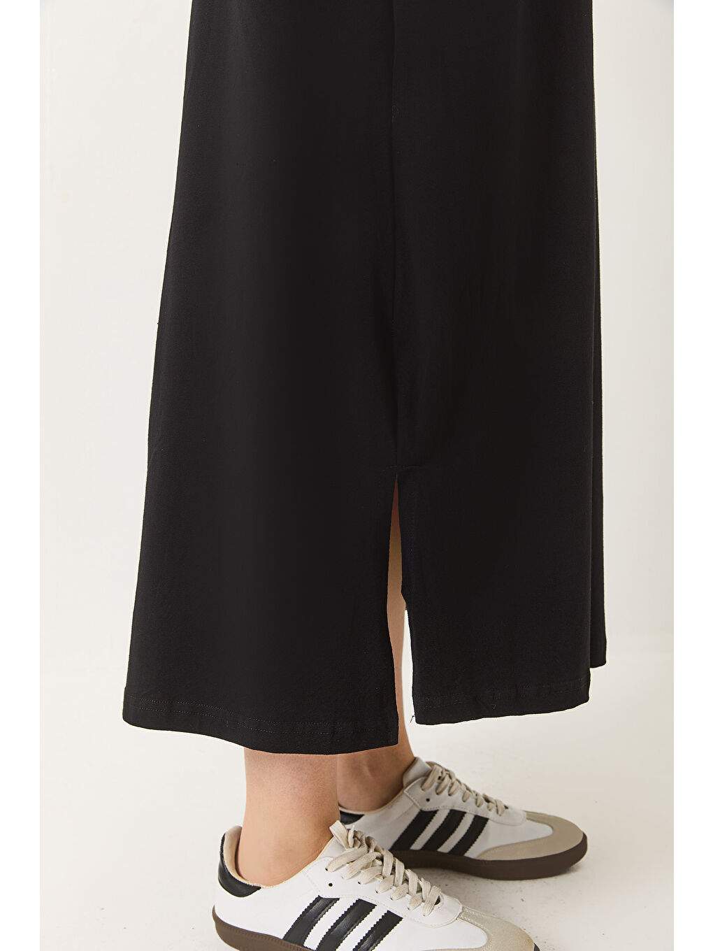 Siyah Kadın Bisiklet Yaka Kısa Kollu Cep Detaylı Uzun Basic Elbise-4