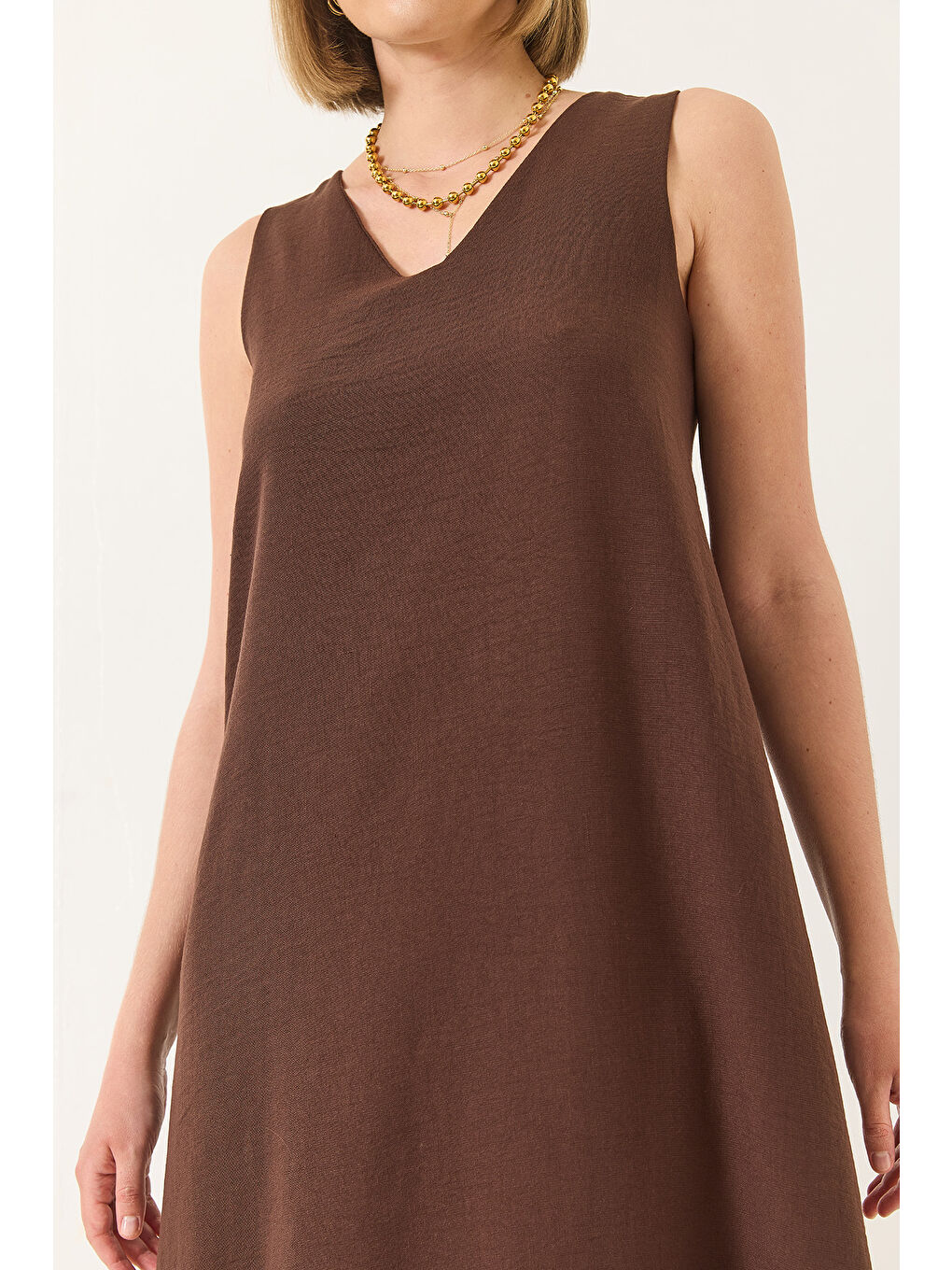 Kahverengi Kadın V Yaka Kalın Askılı Uzun Keten Elbise-5