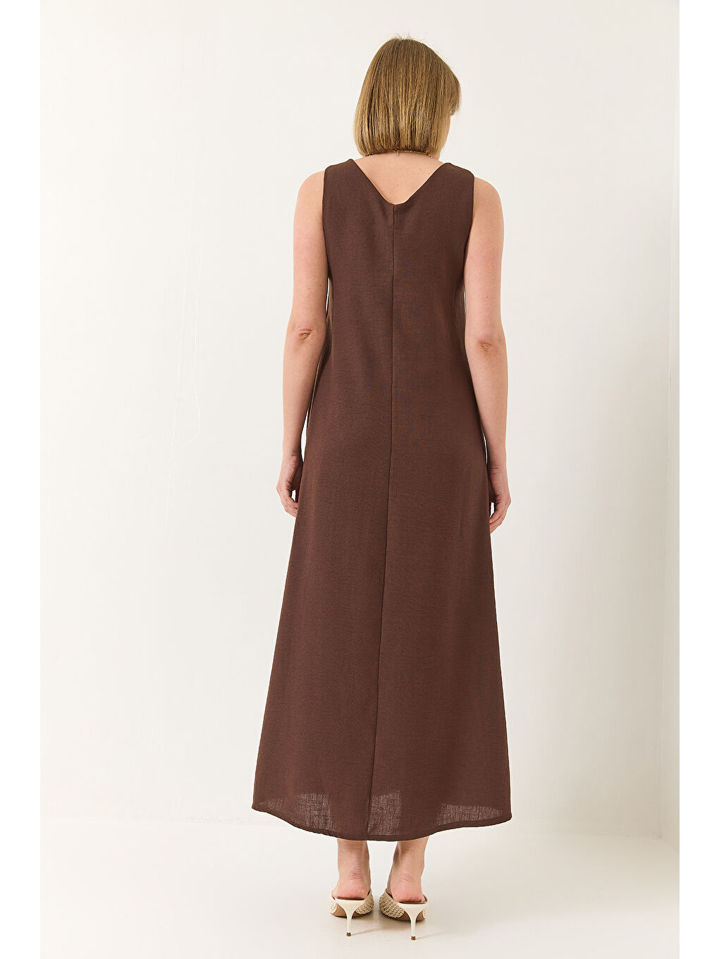 Kahverengi Kadın V Yaka Kalın Askılı Uzun Keten Elbise-6
