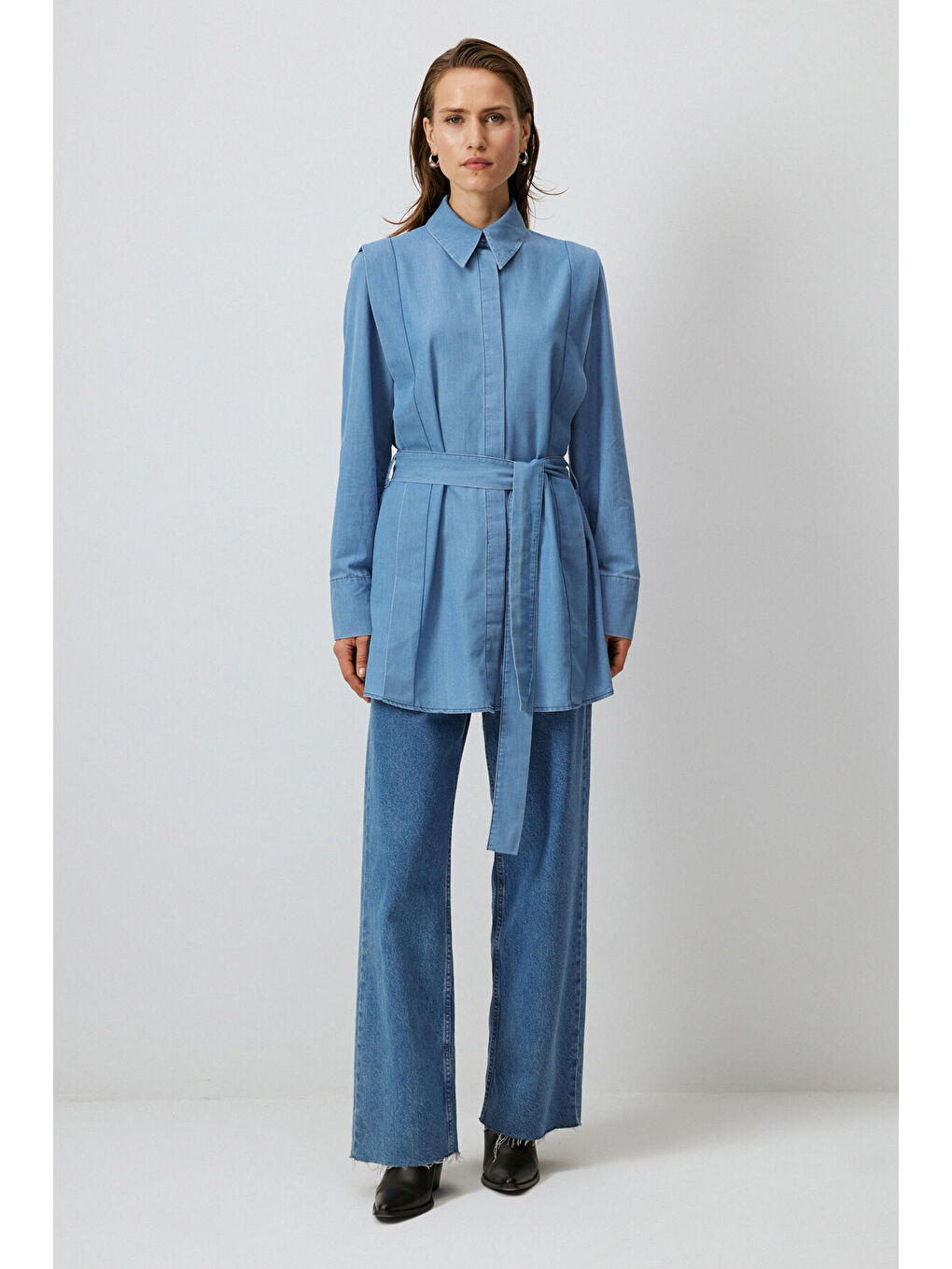 Mavi Belden Bağlamalı Denim Gömlek