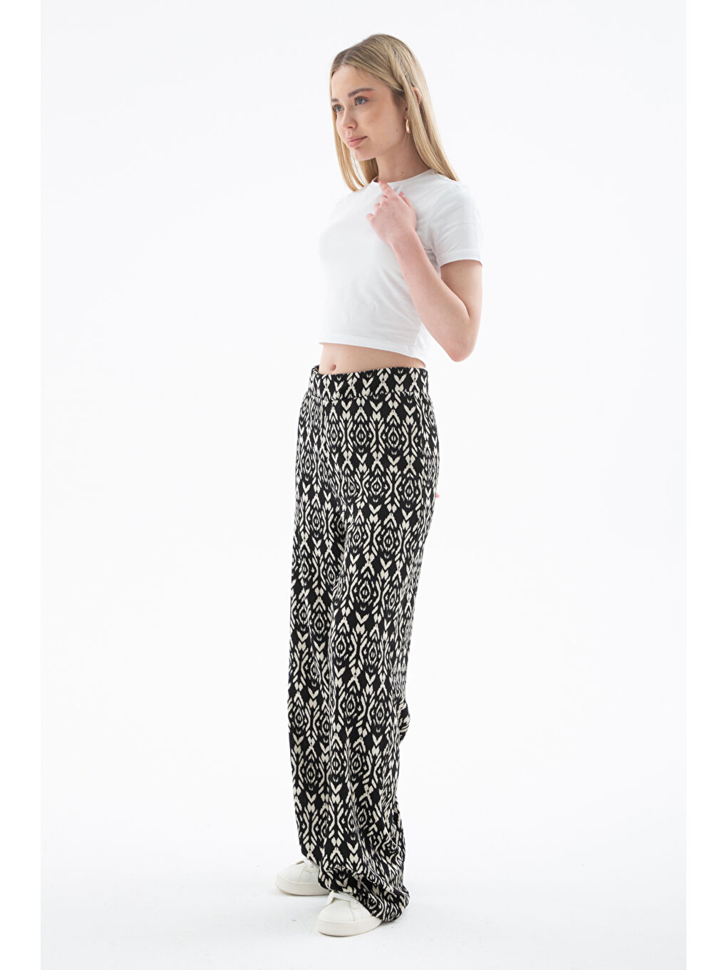 Siyah Desenli Regular Fit Yüksek Bel Bol Paça Pantolon 25Y0179K1-2