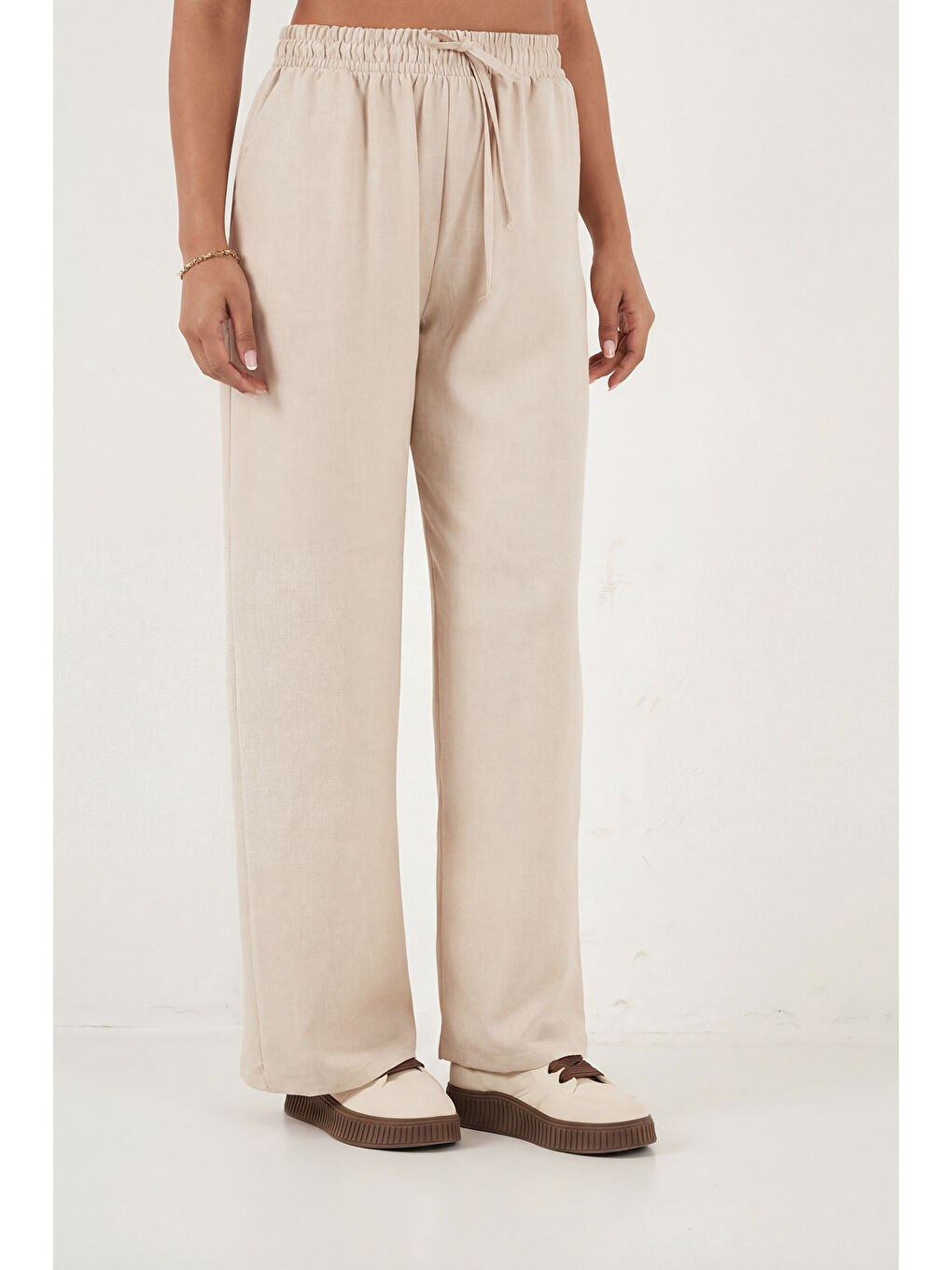 Bej Regular Fit Kruvaze Yaka Düğme Detaylı Kadın Crop Takım 5866446-4