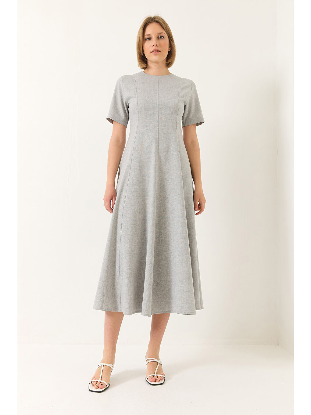 Gri Kadın Godeli Kısa Kollu Midi Boy Gizli Fermuarlı Yazlık Elbise-1