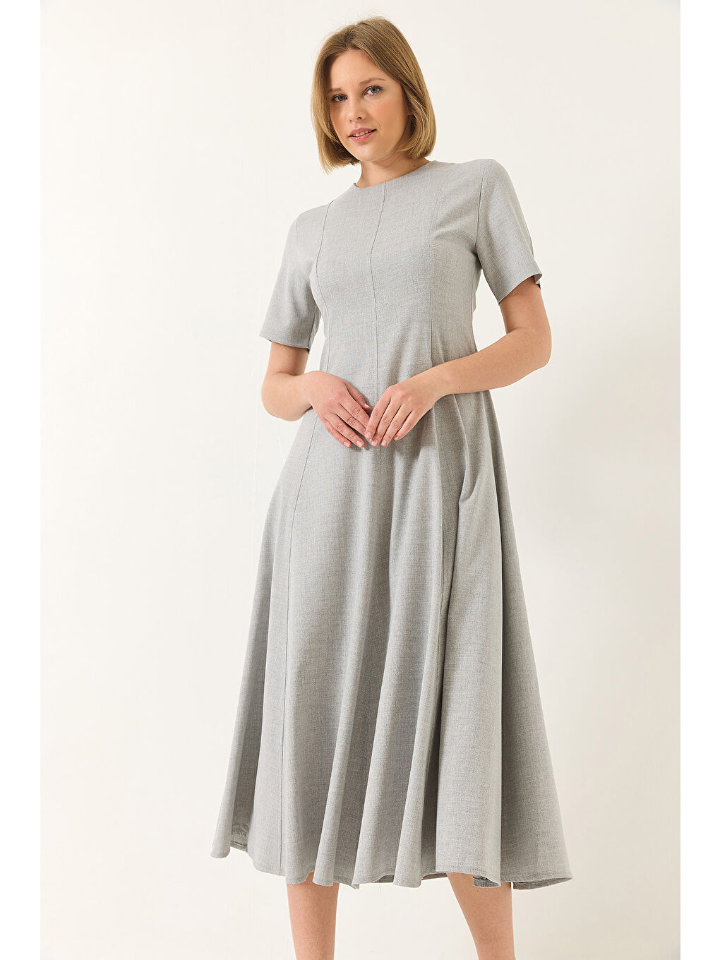 Gri Kadın Godeli Kısa Kollu Midi Boy Gizli Fermuarlı Yazlık Elbise-2