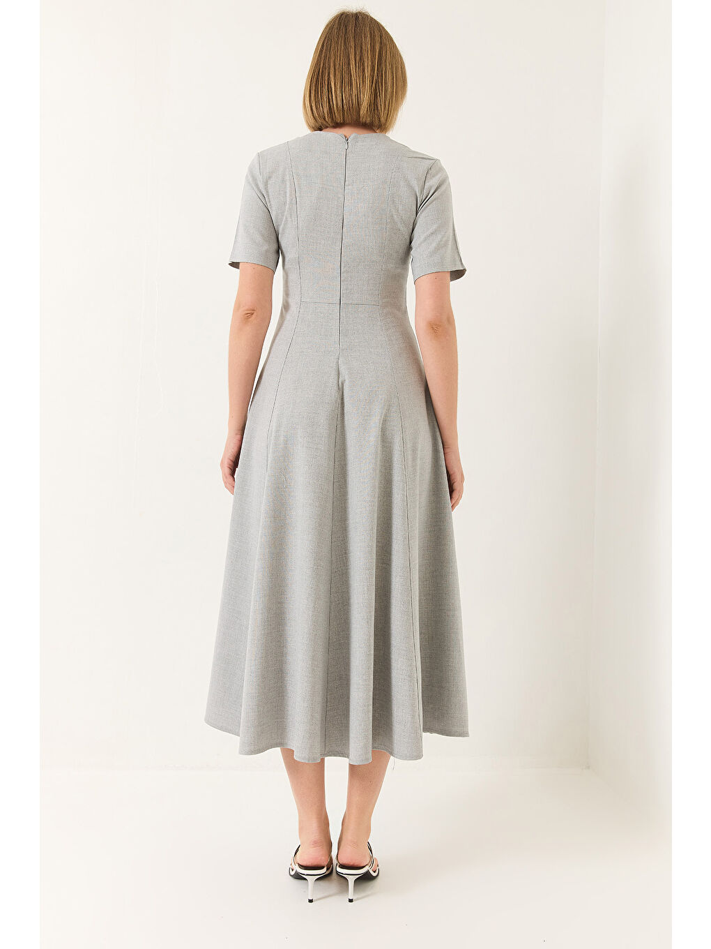 Gri Kadın Godeli Kısa Kollu Midi Boy Gizli Fermuarlı Yazlık Elbise-5