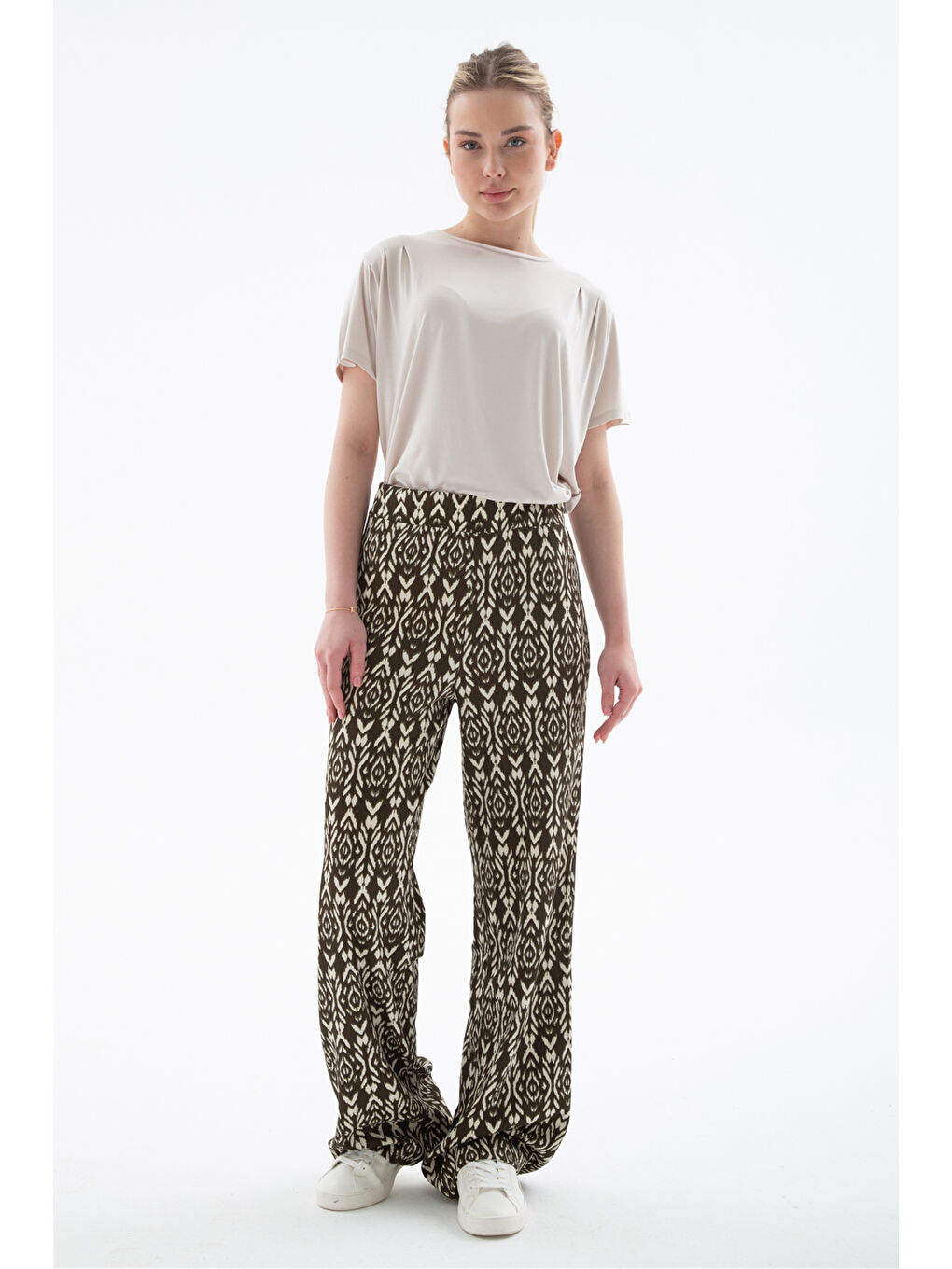 Yeşil Desenli Regular Fit Yüksek Bel Bol Paça Pantolon 25Y0179K1