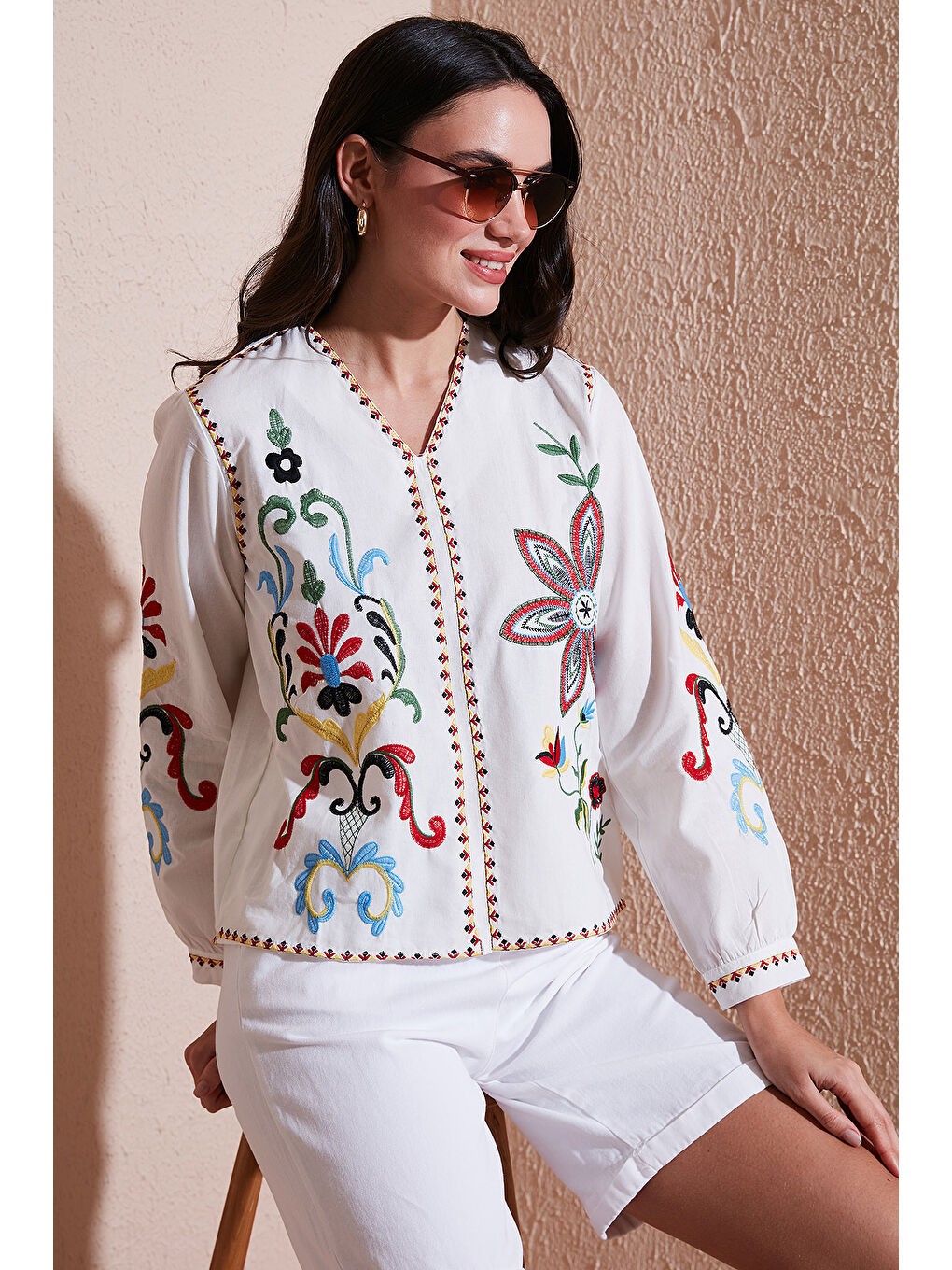 Lela Ekru Pamuklu Nakış İşlemeli Oversize Fit V Yaka Bluz 676254