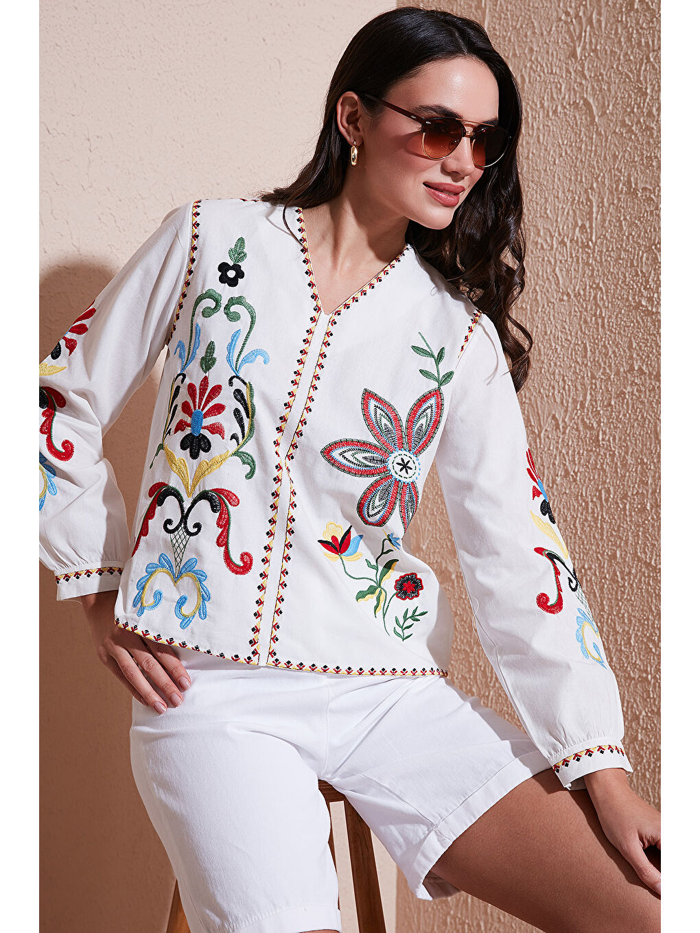 Lela Ekru Pamuklu Nakış İşlemeli Oversize Fit V Yaka Bluz 676254 - 1
