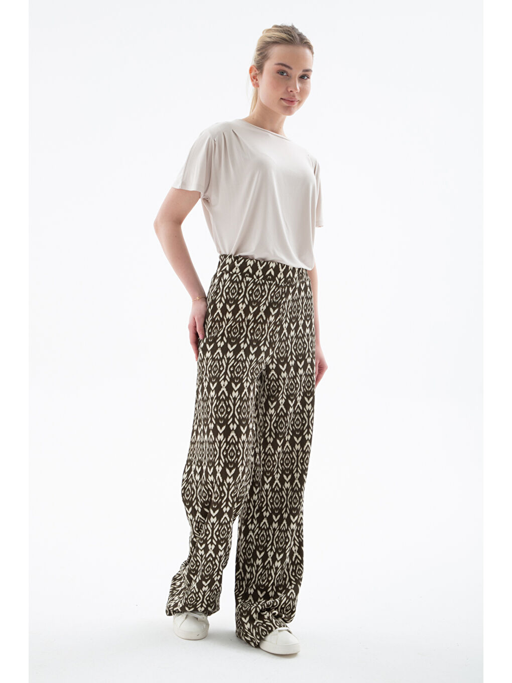 Yeşil Desenli Regular Fit Yüksek Bel Bol Paça Pantolon 25Y0179K1-3