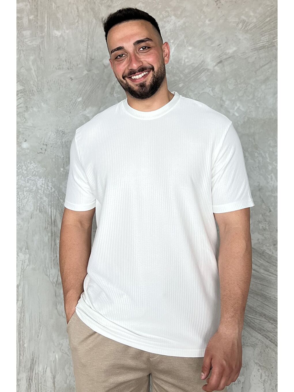 Ekru Kendinden Desenli Bisiklet Yaka Erkek Tişört-1