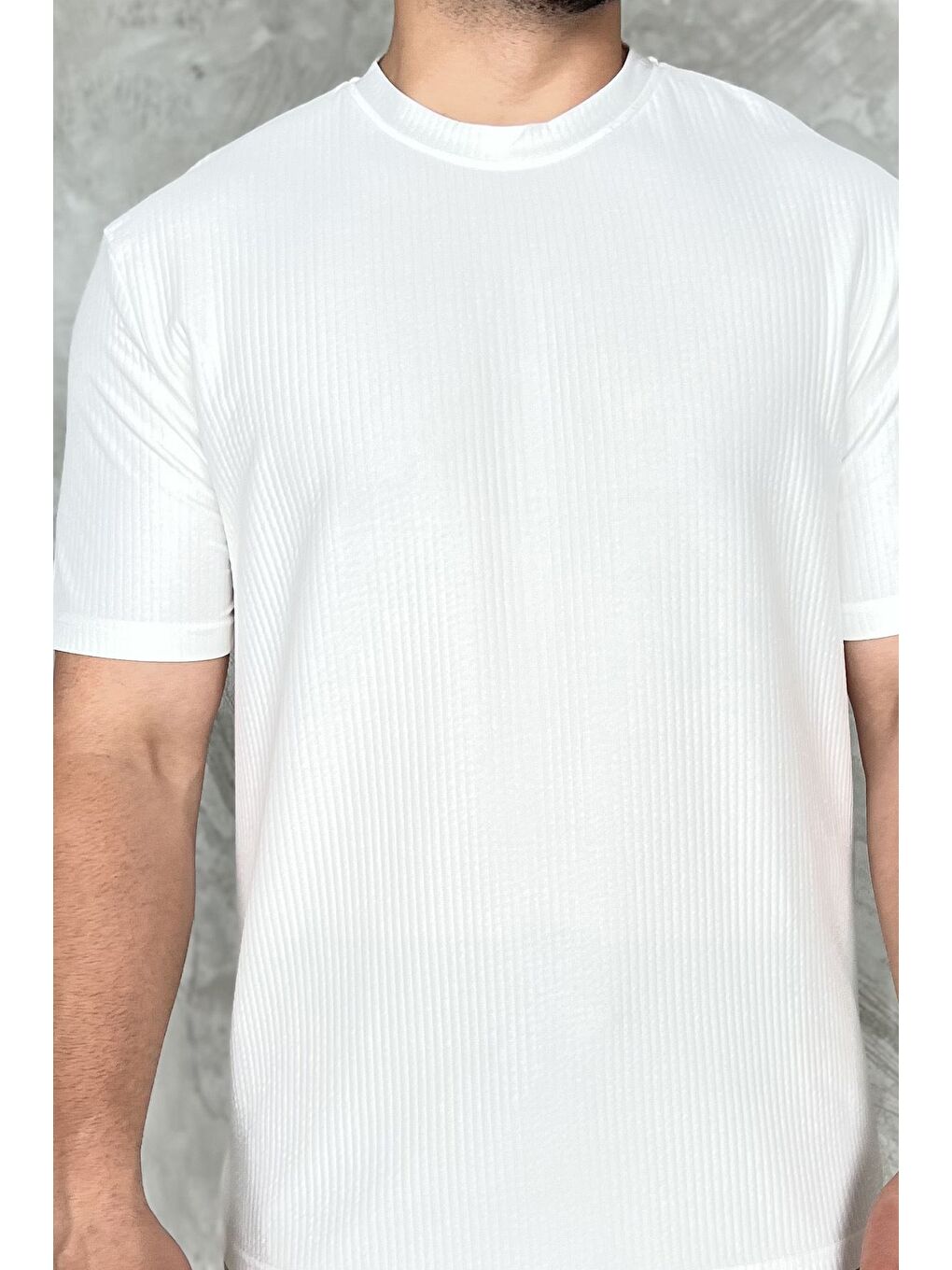 Ekru Kendinden Desenli Bisiklet Yaka Erkek Tişört-3