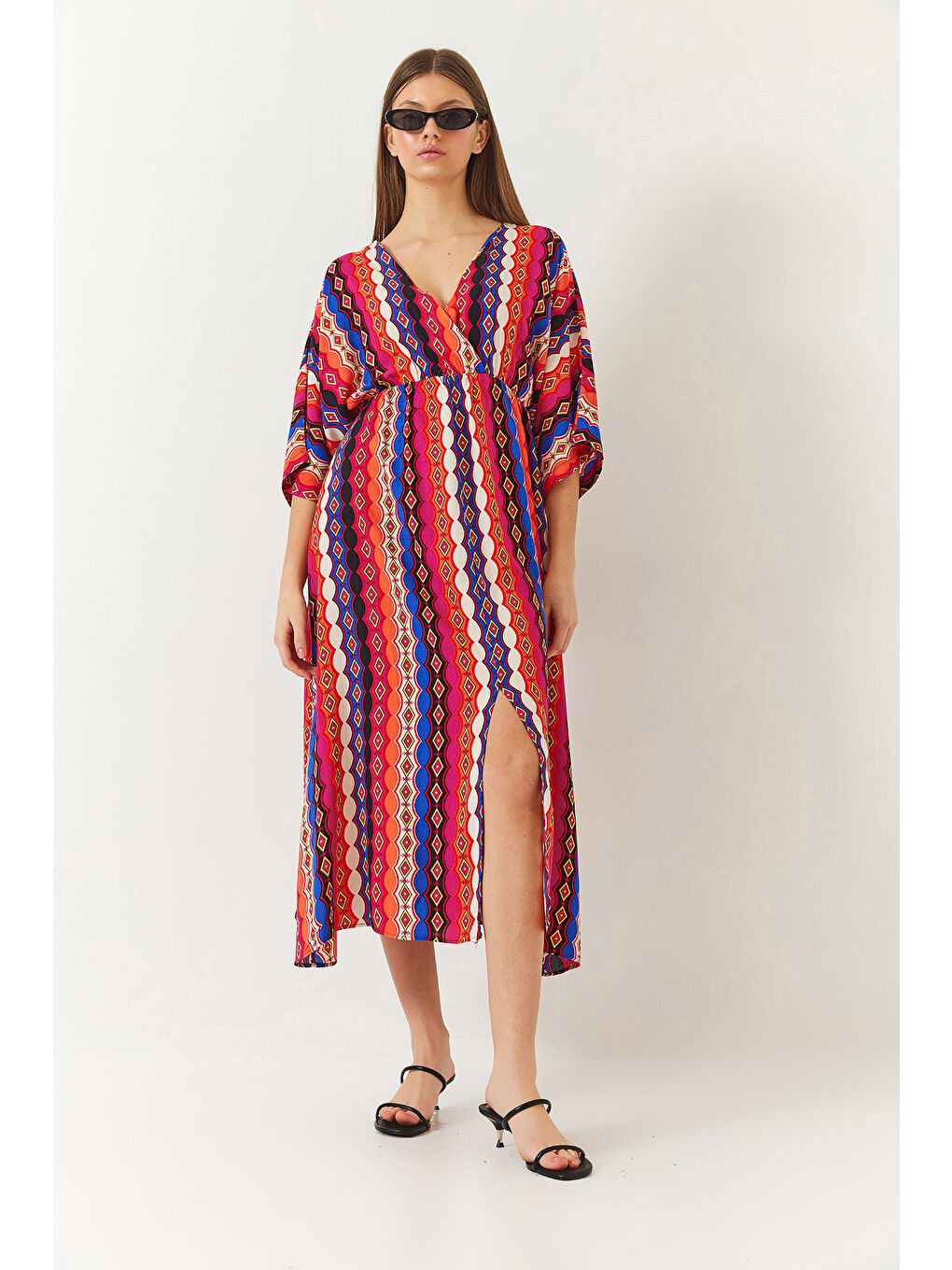 Fuşya Kadın Kruvaze V Yaka Önden Yırtmaç Detaylı Desenli Elbise-3