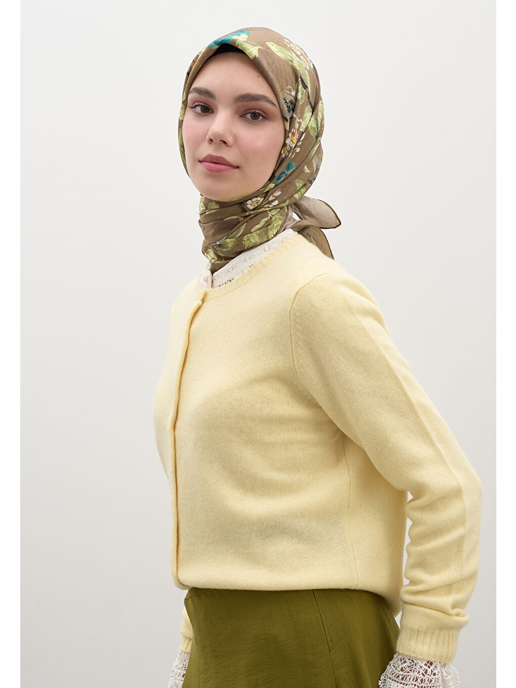 Kahverengi Flower Rain Desen Pamuklu Viskon Eşarp Sütlü Kahve