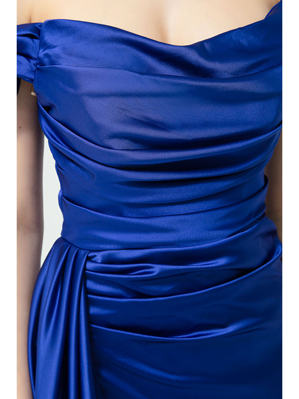 Mavi Kadın Saks Kayık Yaka Kuyruklu Uzun Saten Abiye & Mezuniyet Elbisesi-1