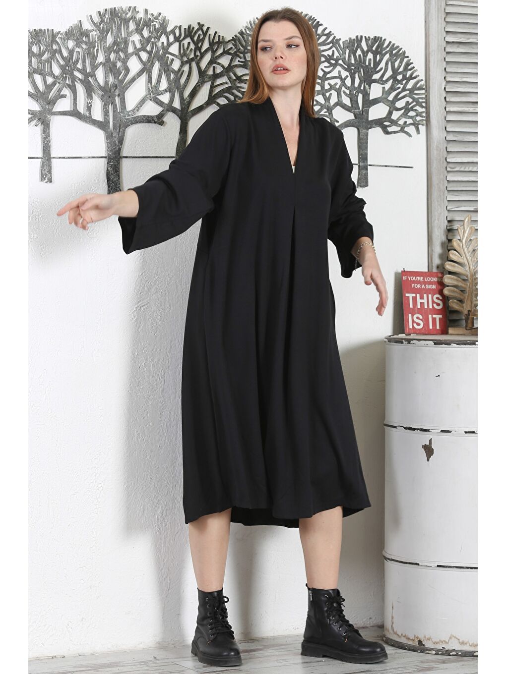 Siyah V Yaka Düğmeli Uzun Kollu Gizli Cepli Casual Uzun Dokuma Elbise-1