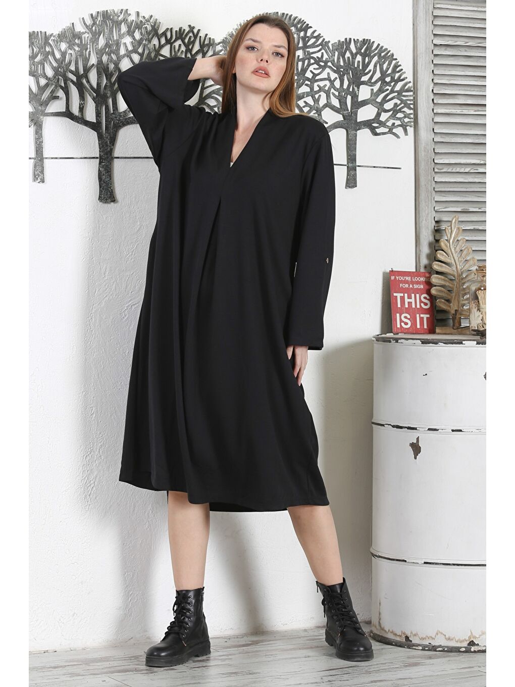 Siyah V Yaka Düğmeli Uzun Kollu Gizli Cepli Casual Uzun Dokuma Elbise-2