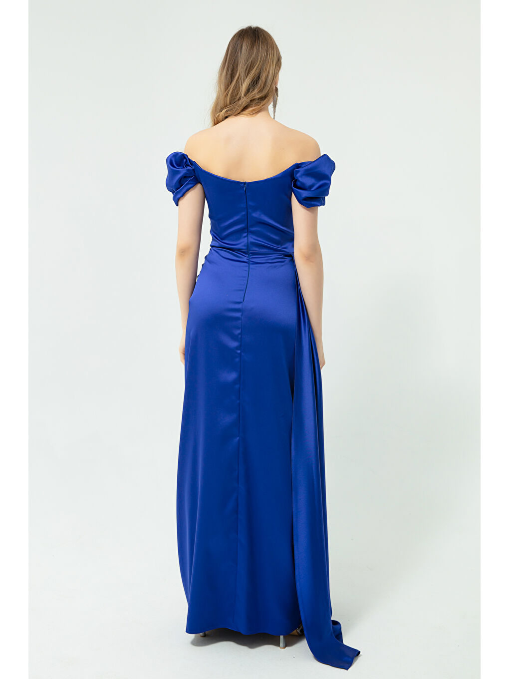 Mavi Kadın Saks Kayık Yaka Kuyruklu Uzun Saten Abiye & Mezuniyet Elbisesi-4