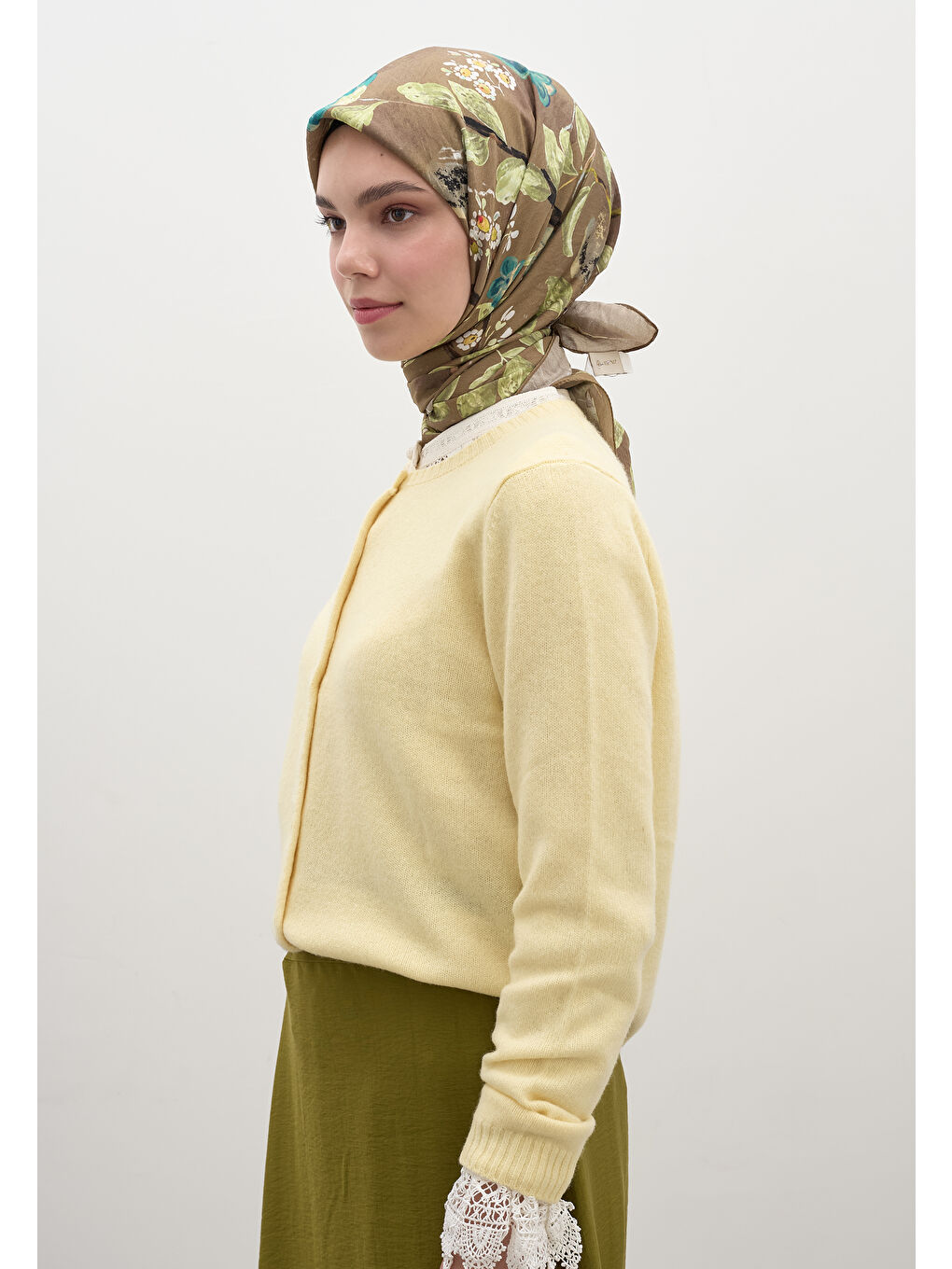 Kahverengi Flower Rain Desen Pamuklu Viskon Eşarp Sütlü Kahve-2