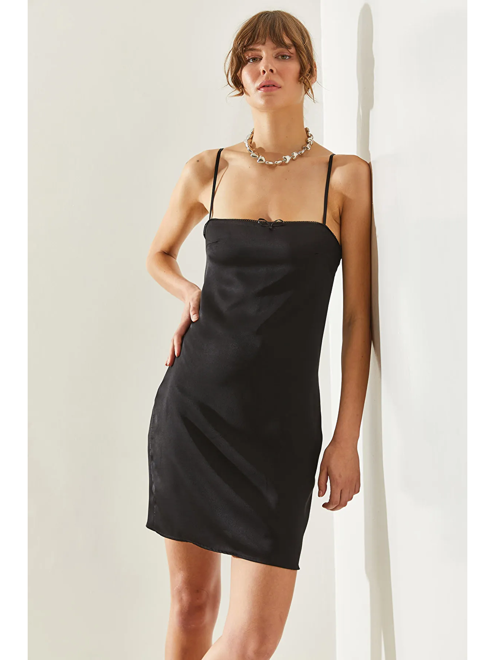 Siyah Kadın İnce Askılı Astarlı Mini Elbise-2
