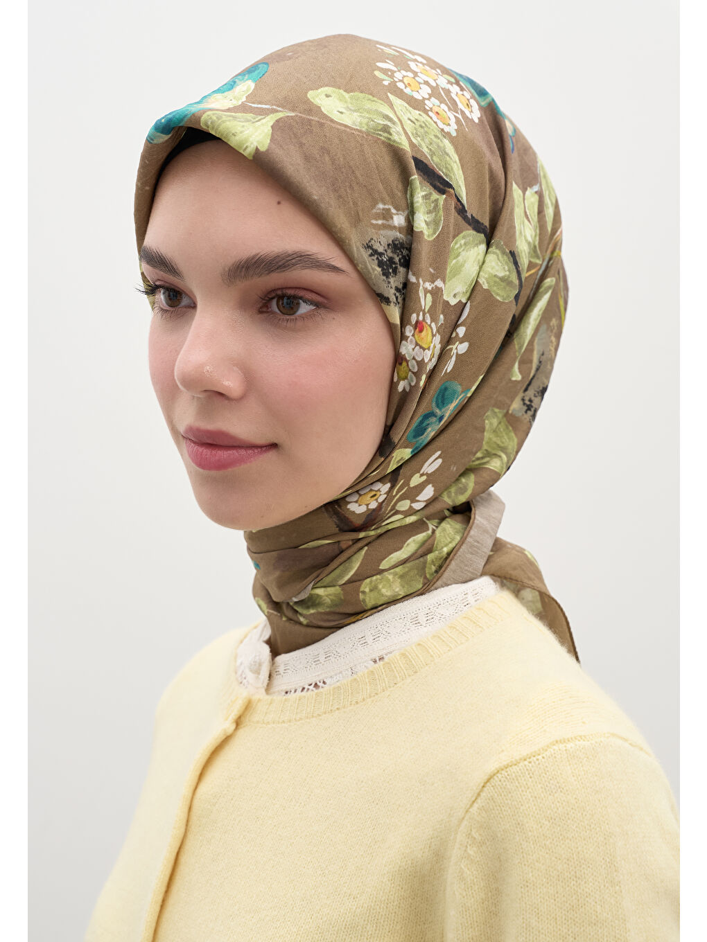 Kahverengi Flower Rain Desen Pamuklu Viskon Eşarp Sütlü Kahve-3