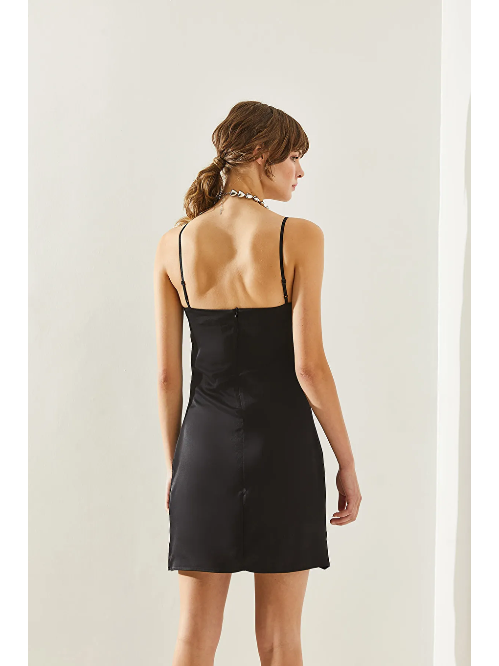 Siyah Kadın İnce Askılı Astarlı Mini Elbise-5