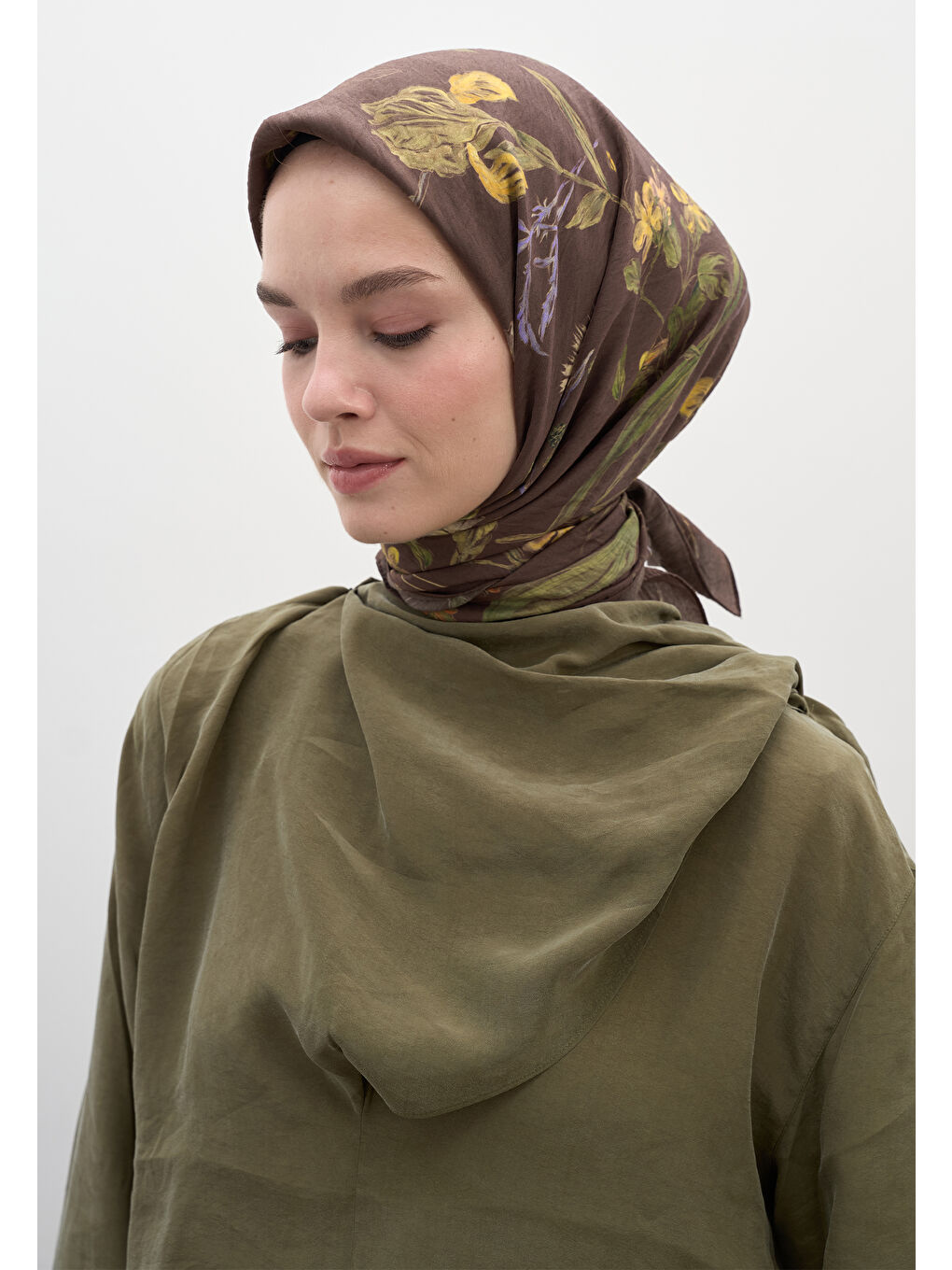 Kahverengi Garden Joy Desen Pamuklu Viskon Eşarp Kahve-1