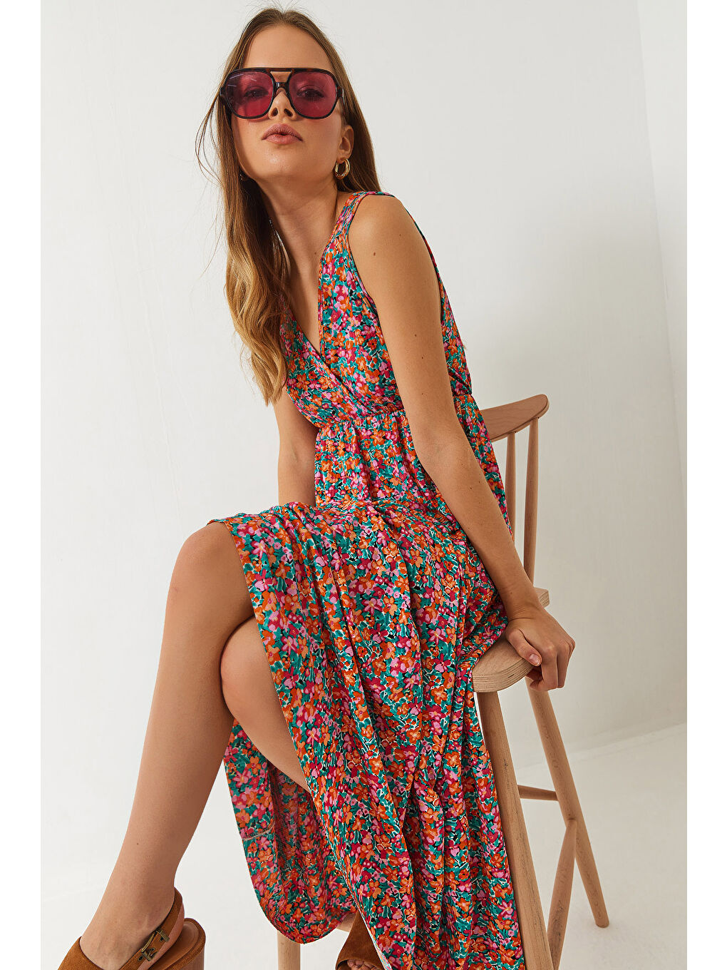 Karışık Kadın Kruvaze Yaka Kolsuz Çiçek Desenli Maxi Elbise