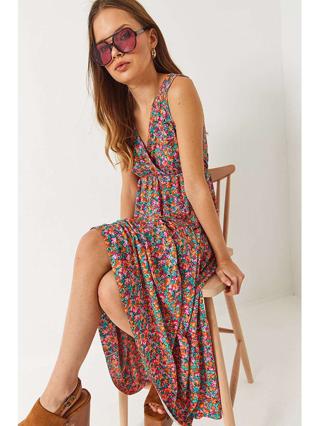 Karışık Kadın Kruvaze Yaka Kolsuz Çiçek Desenli Maxi Elbise-1