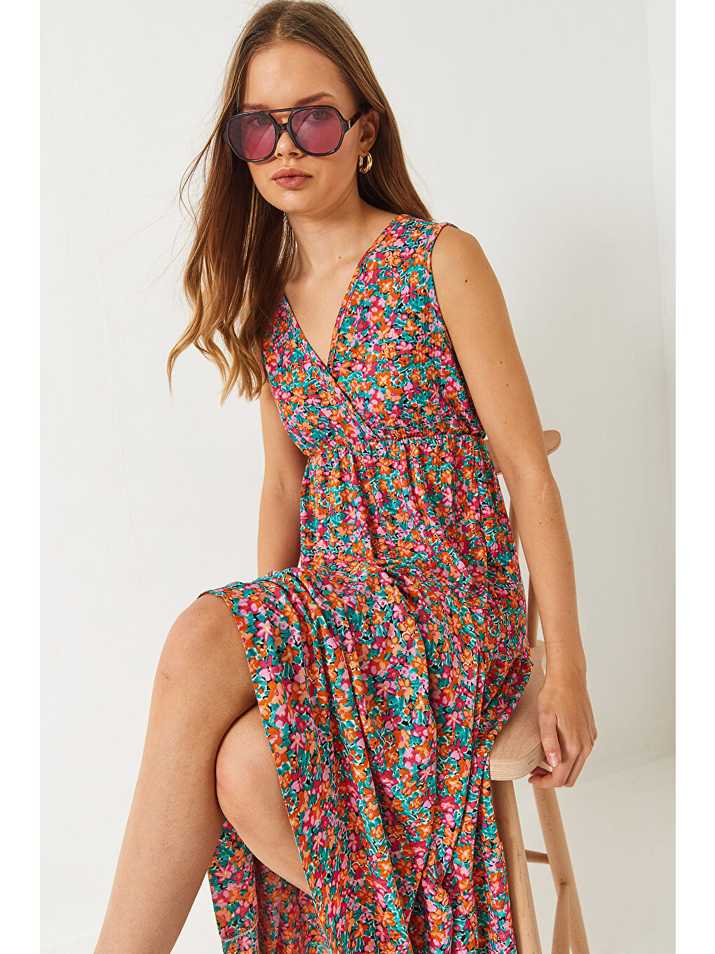 Karışık Kadın Kruvaze Yaka Kolsuz Çiçek Desenli Maxi Elbise-2