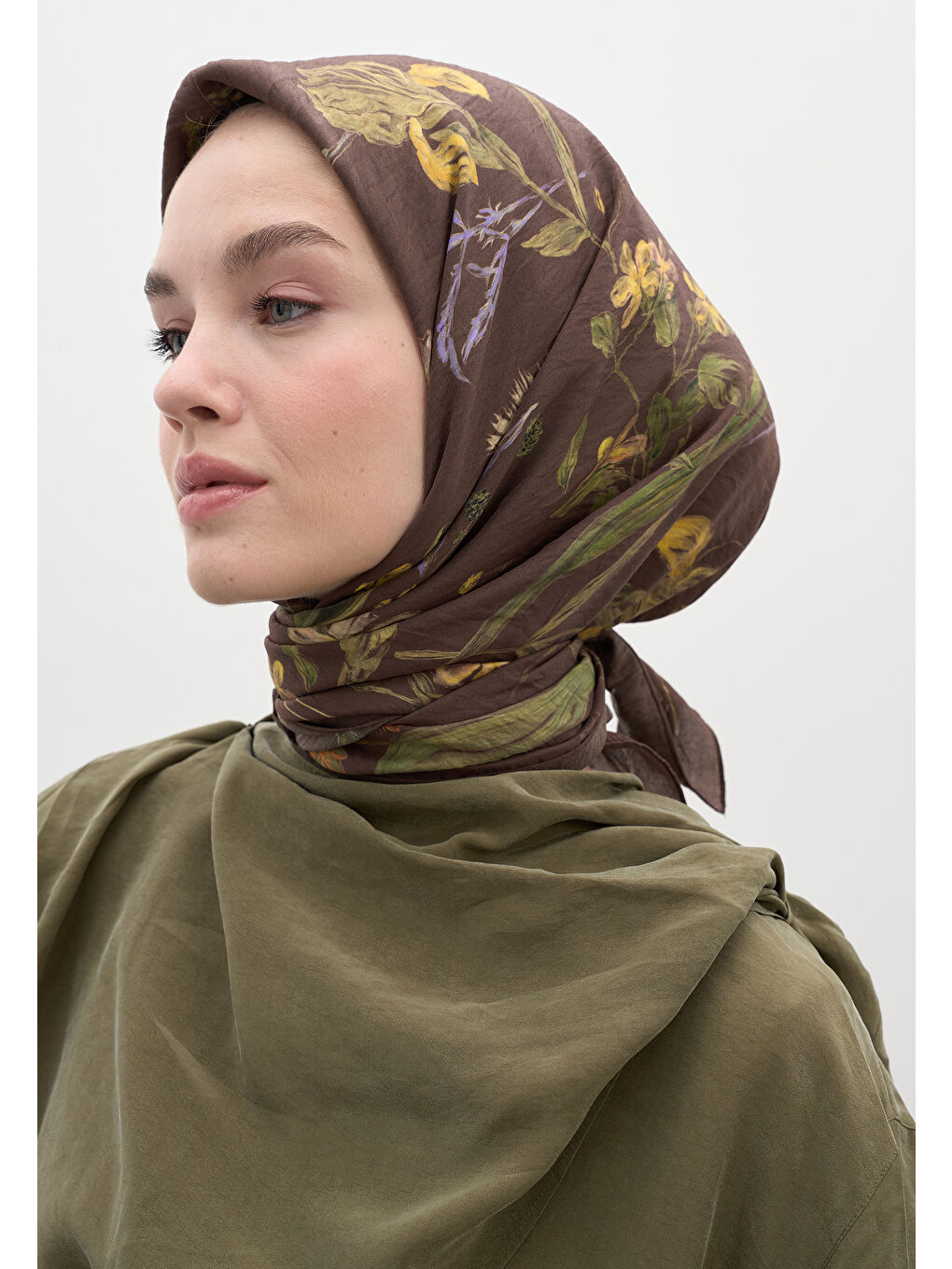 Kahverengi Garden Joy Desen Pamuklu Viskon Eşarp Kahve-3