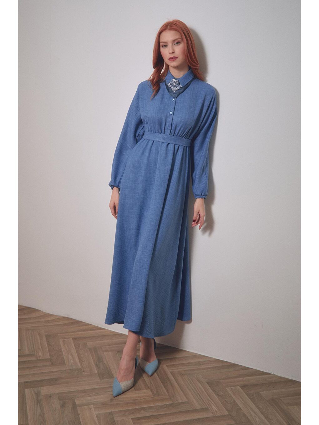 İndigo Kuşaklı Gömlek Yaka Elbise