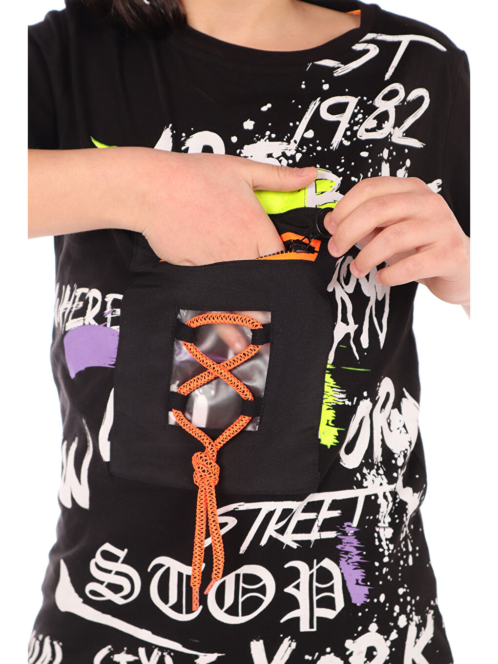 Siyah Erkek Çocuk Armalı Önü Yazı Baskılı Tişört-1