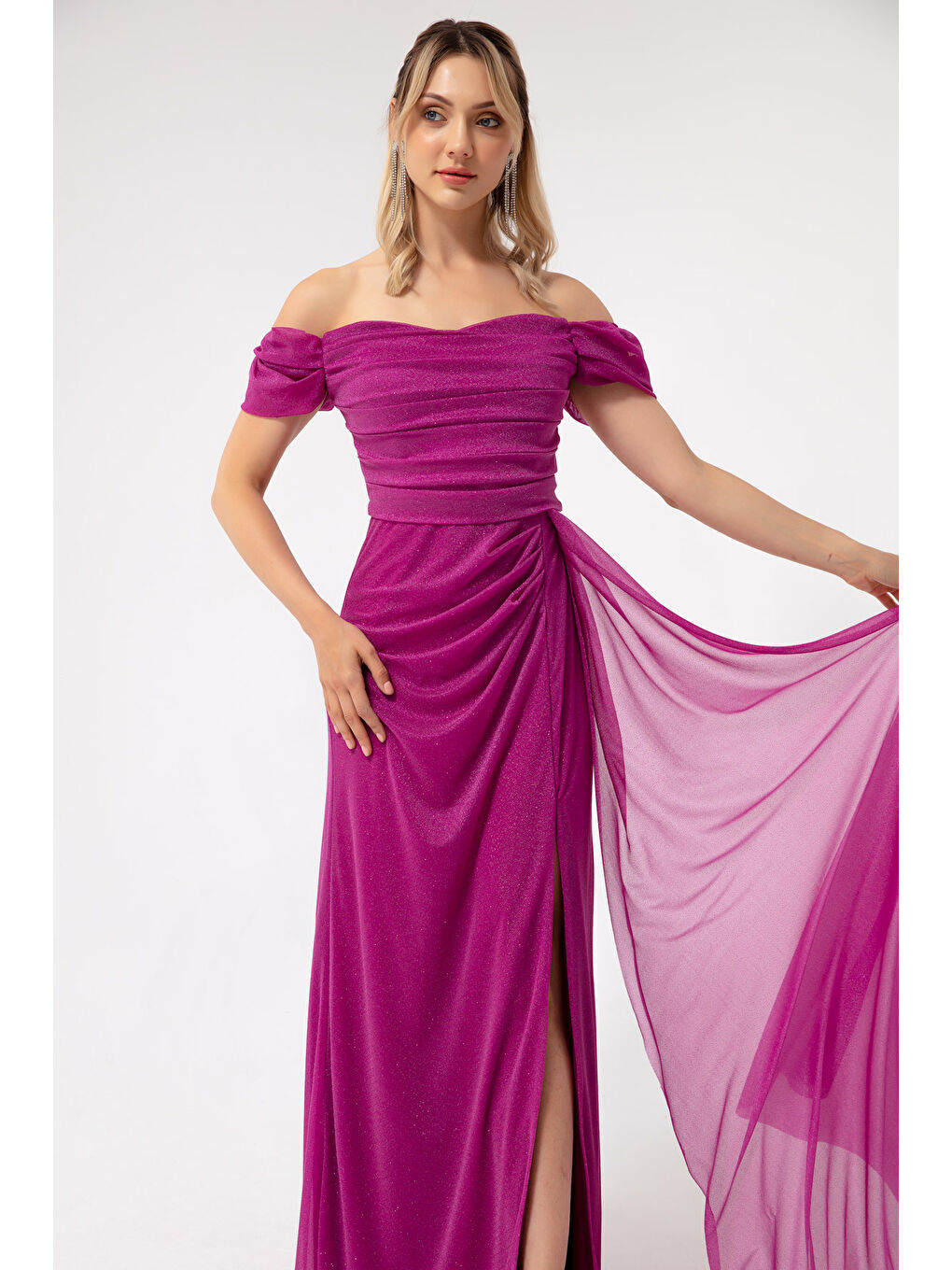Kadın Fuşya Kayık Yaka Drapeli Yırtmaçlı Uzun Simli Abiye Elbise-1