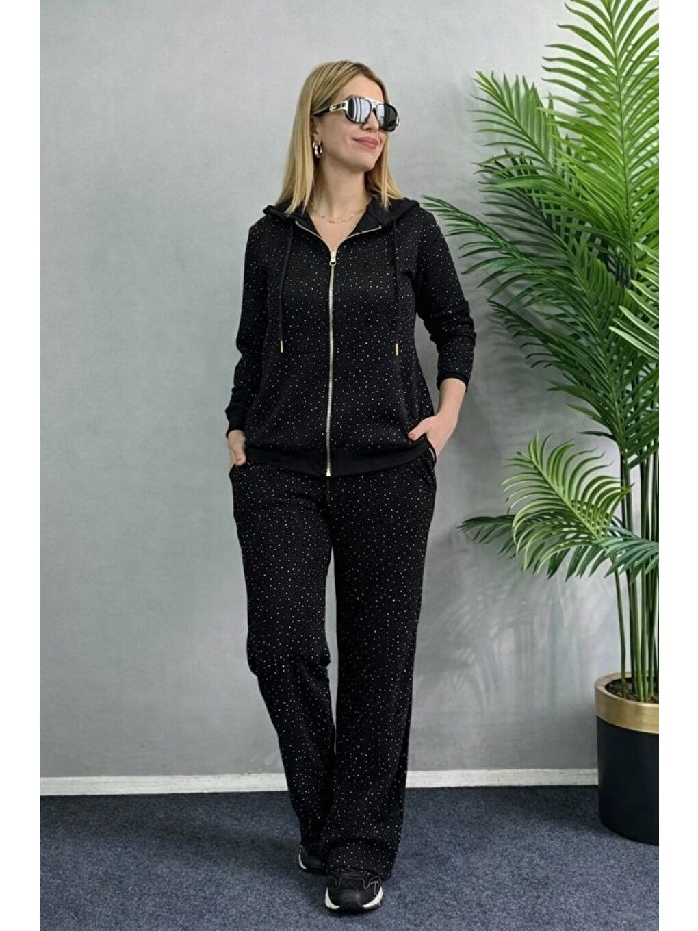 Siyah Kadın Uzun Kollu Kapüşonlu Fermuarlı Taşlı önü Fermuarlı Viskon Iki Iplik Bluz Ve Eşofman Altı Ikili