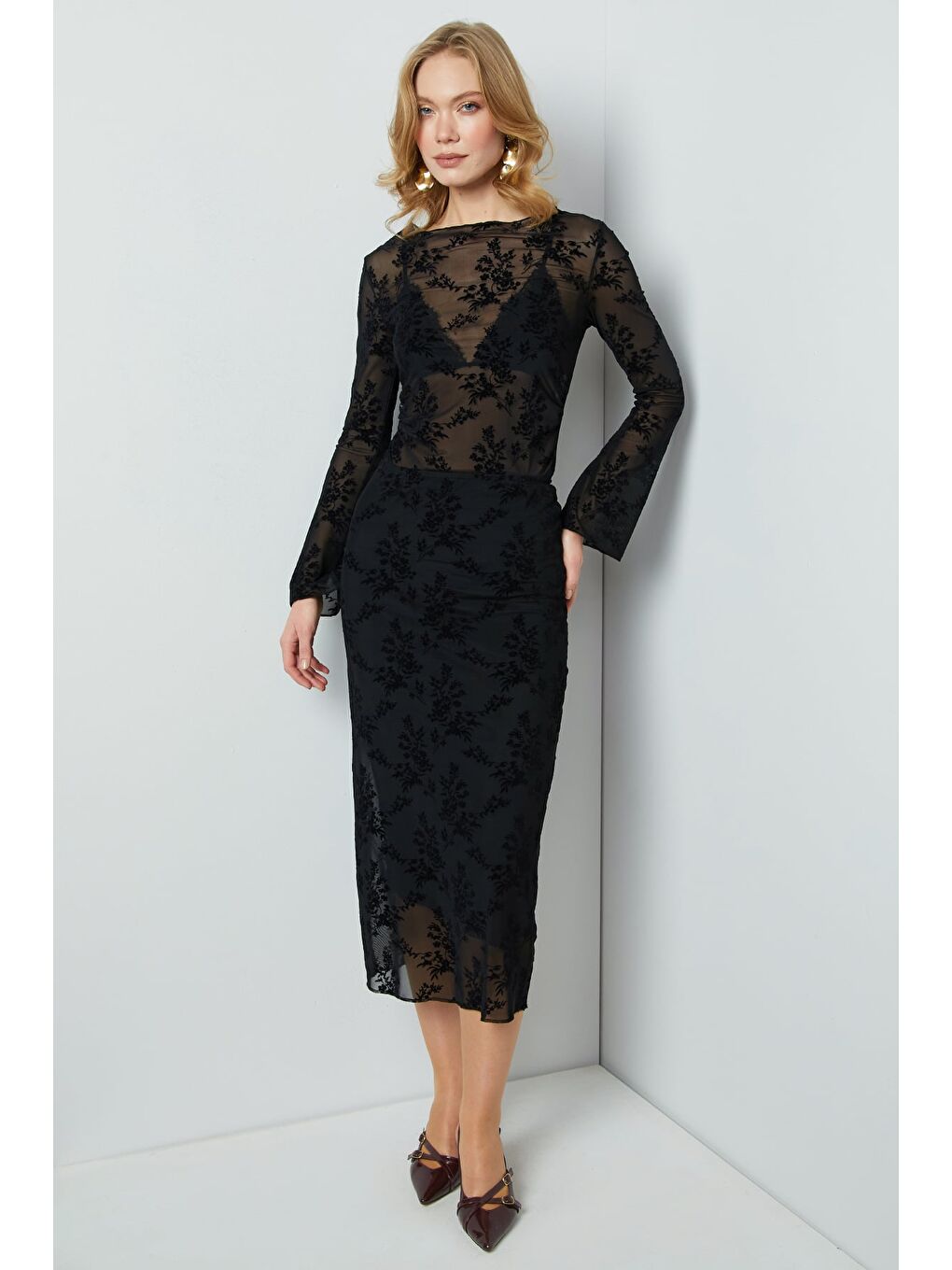 Siyah Beli Lastikli Çiçek Kabartmalı Astarlı Tül Etek