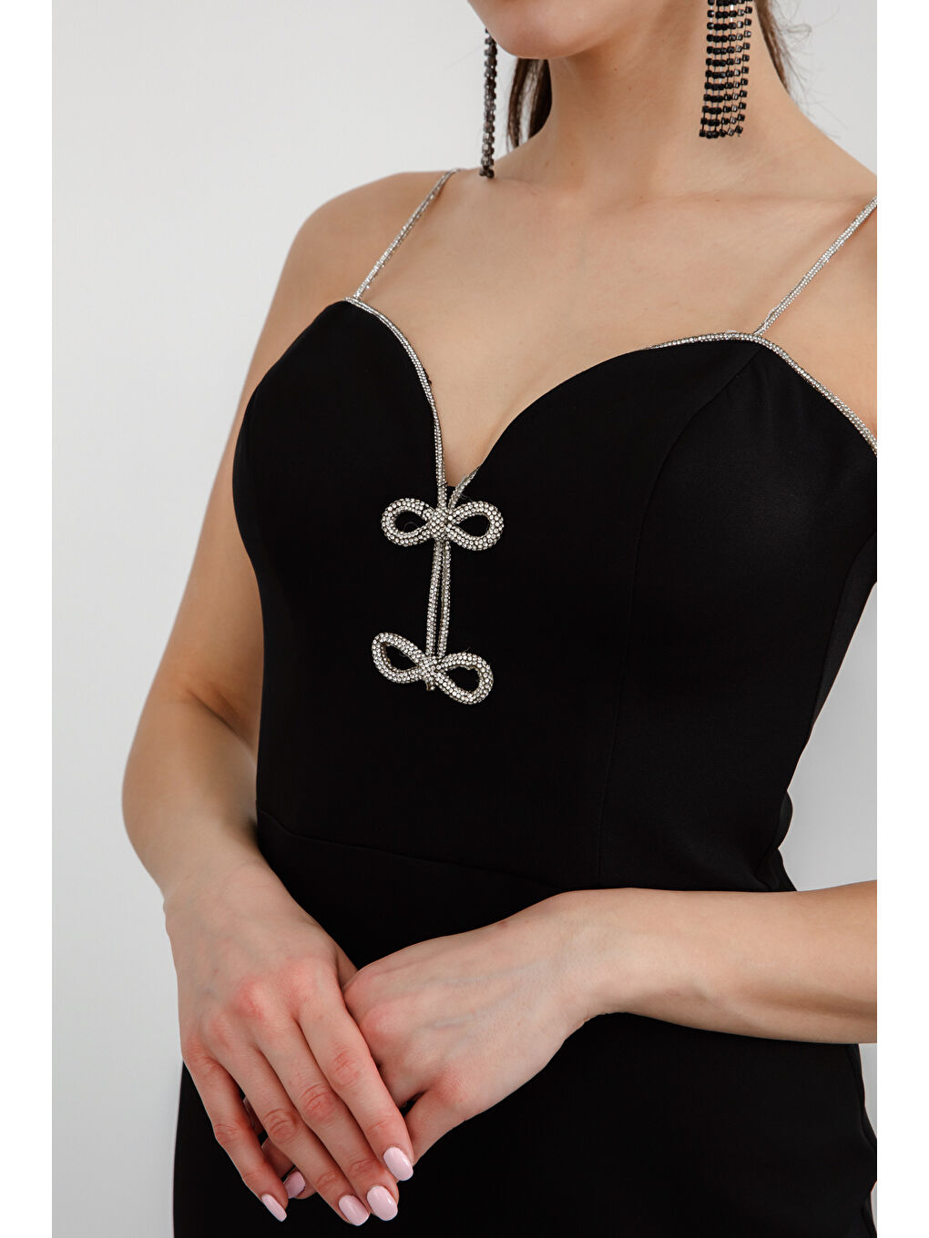 Kadın Siyah Taş Askılı Fiyonklu Abiye Elbise-3