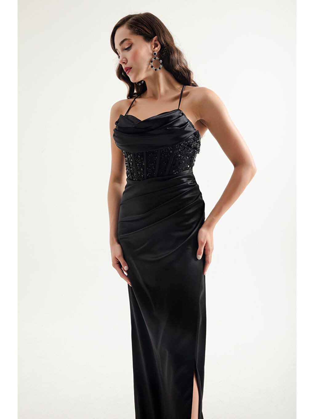 Kadın Siyah İnce Askılı Drape Detaylı Uzun Abiye Elbise-1