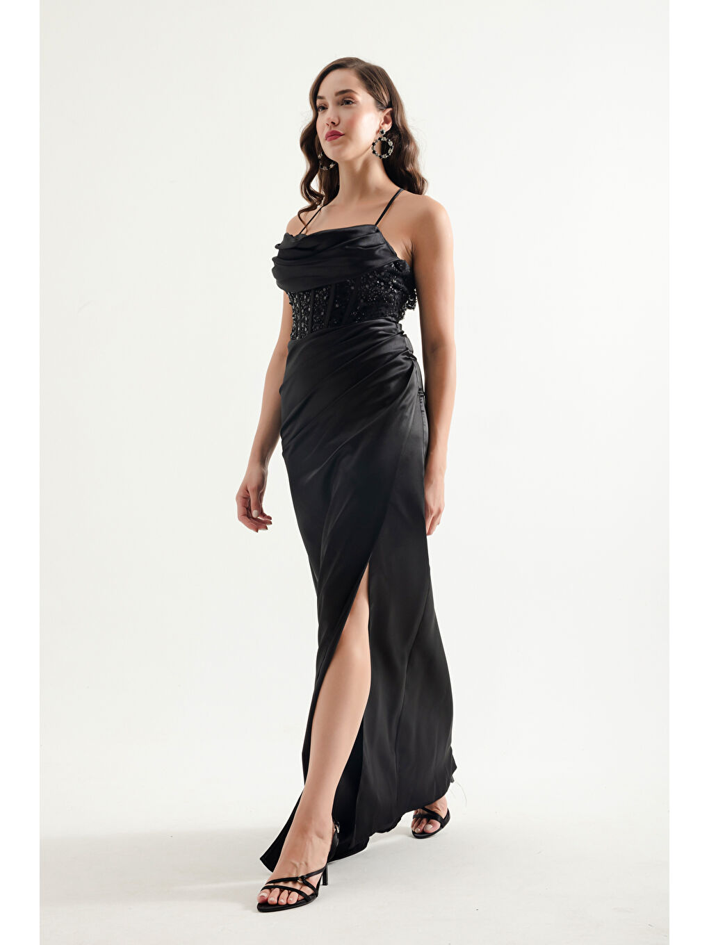 Kadın Siyah İnce Askılı Drape Detaylı Uzun Abiye Elbise-2