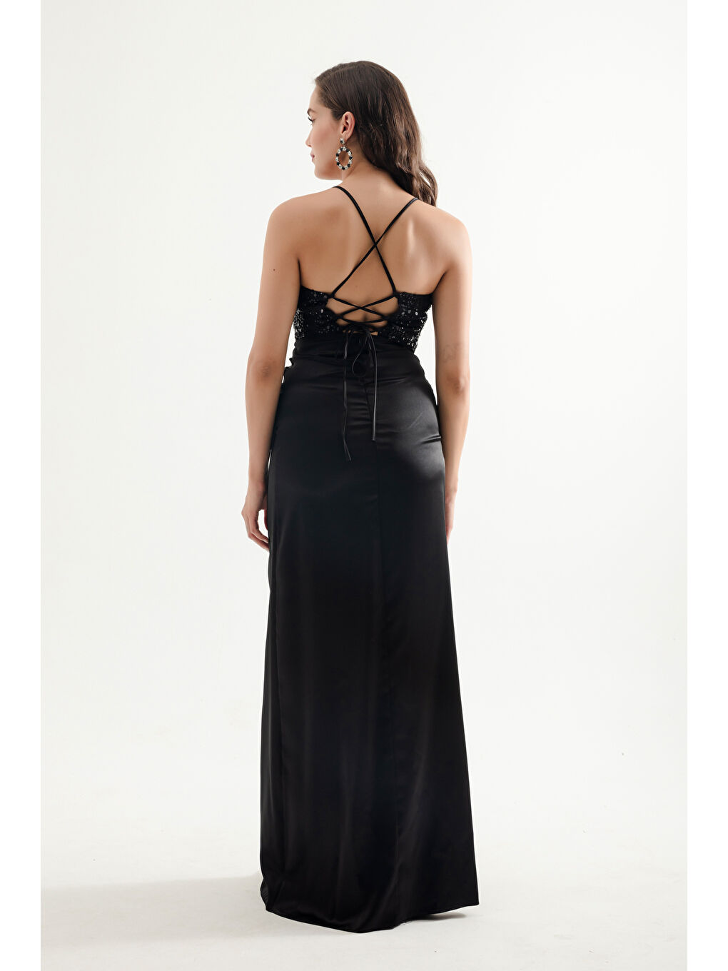 Kadın Siyah İnce Askılı Drape Detaylı Uzun Abiye Elbise-4