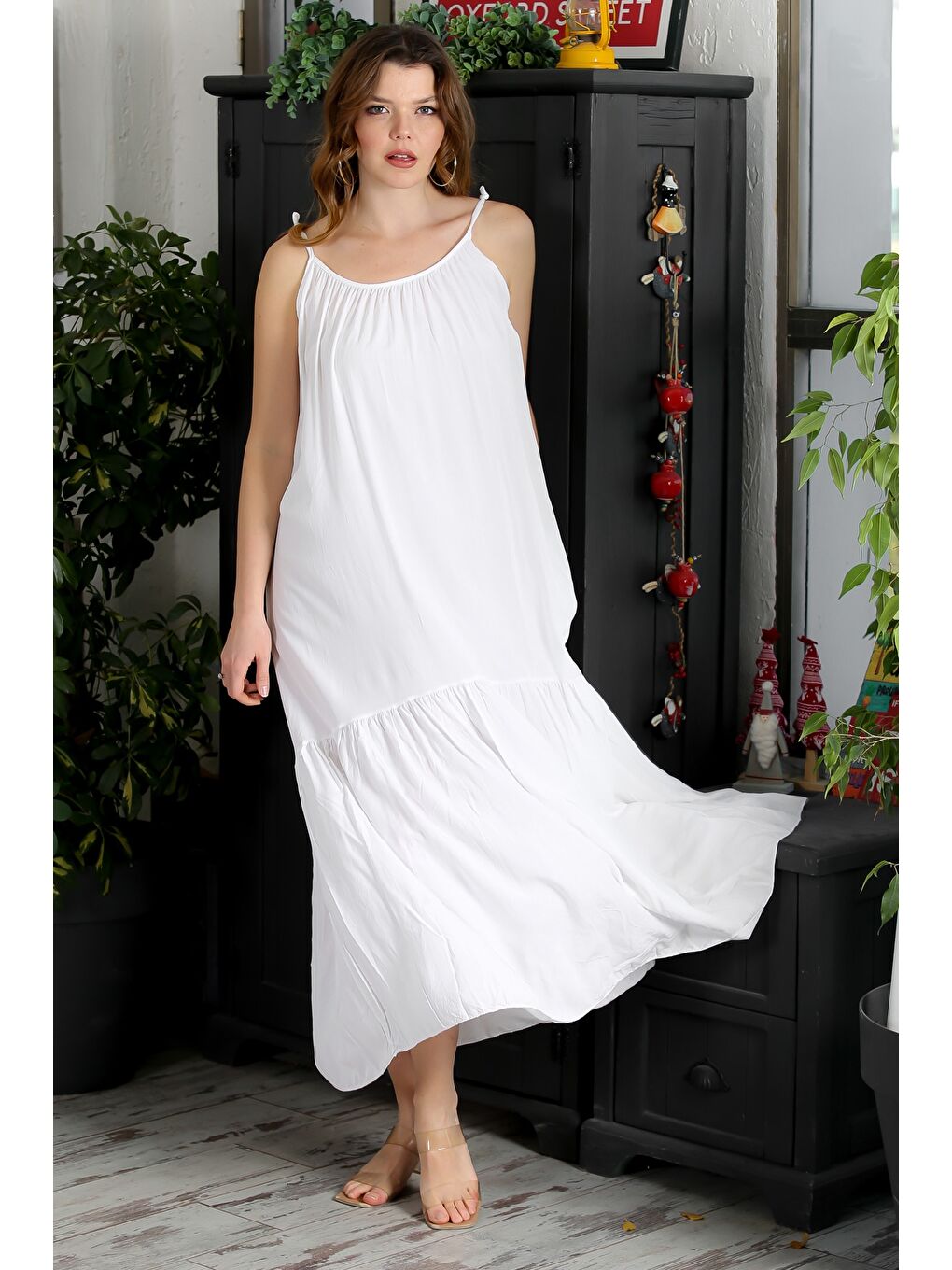 İtalyan Beyaz Askılı Etek Ucu Fırfırlı Casual Dokuma Elbise 130 62