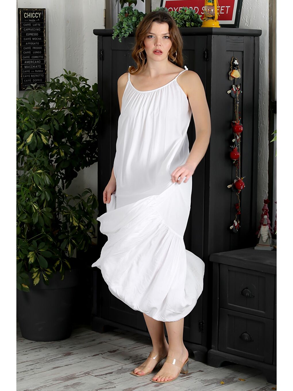 İtalyan Beyaz Askılı Etek Ucu Fırfırlı Casual Dokuma Elbise 130 62-1