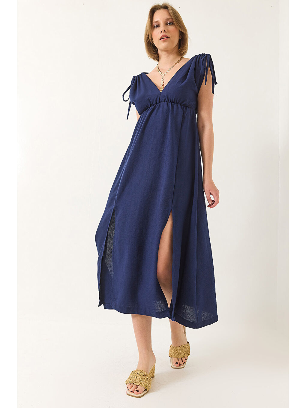 Lacivert Kadın V Yaka Beli Lastikli Yırtmaçlı Bağlama Detaylı Keten Dokulu Elbise