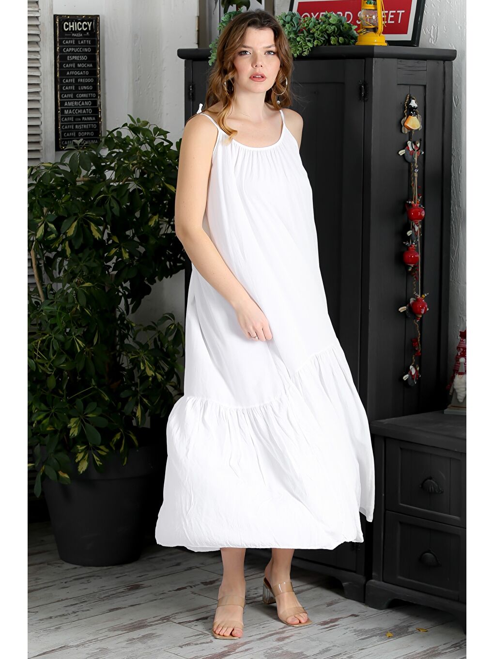 İtalyan Beyaz Askılı Etek Ucu Fırfırlı Casual Dokuma Elbise 130 62-5