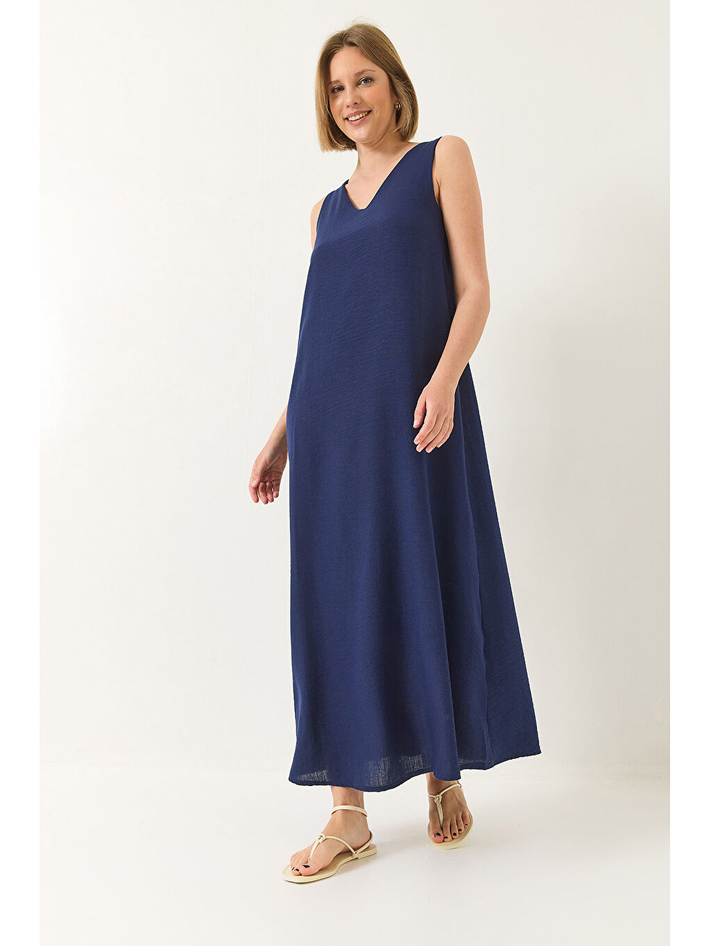 Lacivert Kadın V Yaka Kalın Askılı Uzun Keten Elbise-3