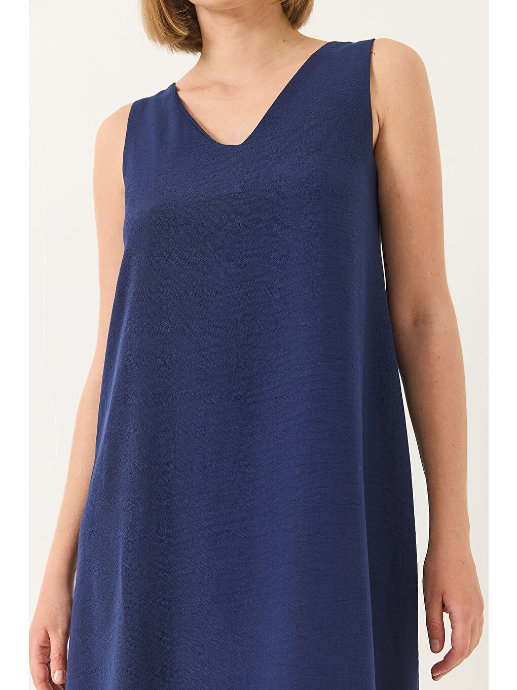 Lacivert Kadın V Yaka Kalın Askılı Uzun Keten Elbise-5