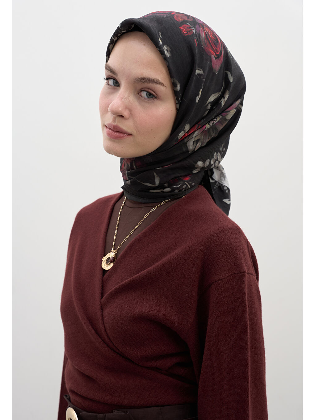 Mıdnıght Rose Desen Pamuklu Viskon Eşarp Siyah-2