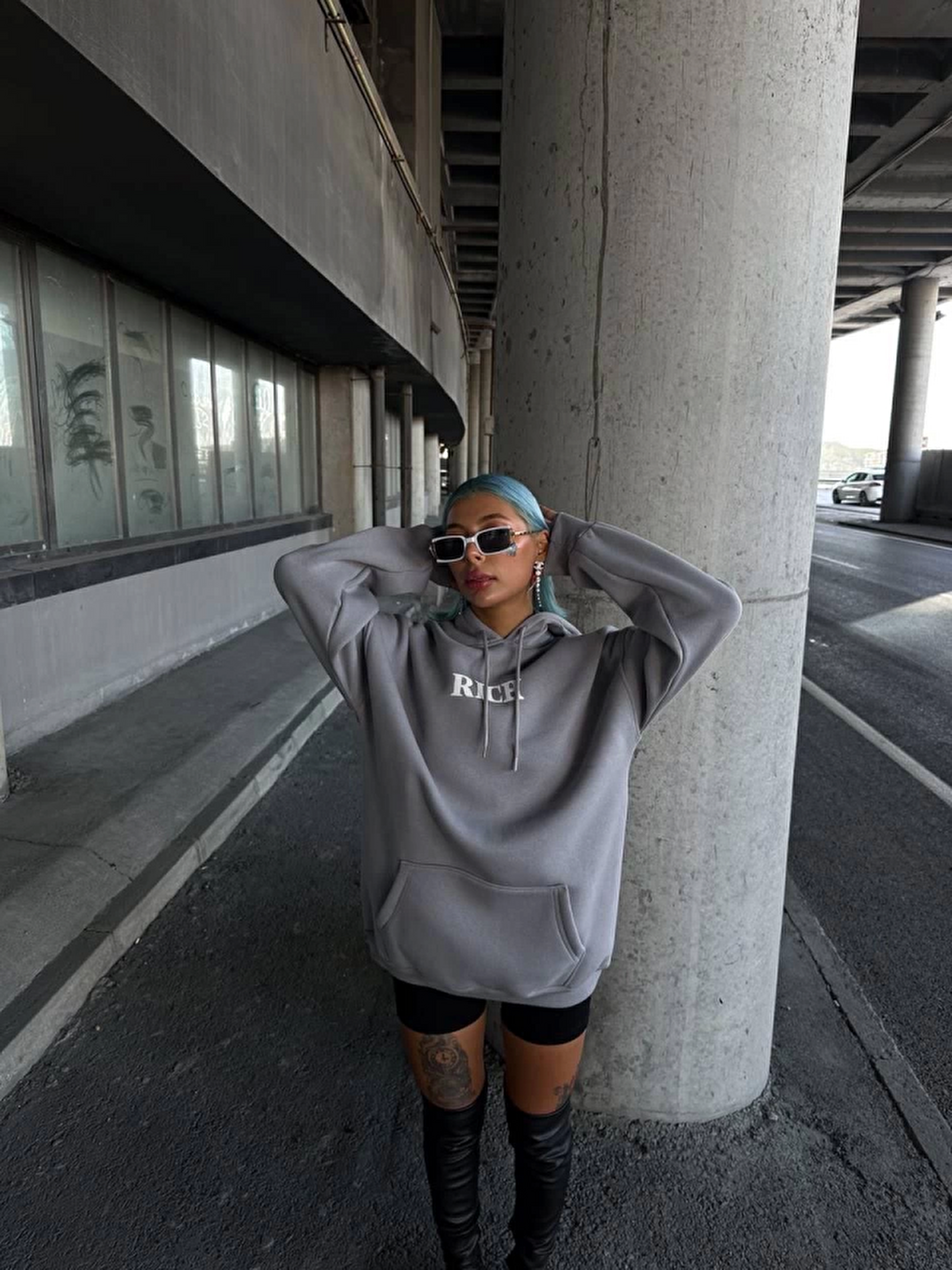 Uzun Kol Kapüşonlu Göğüs Baskılı Sweatshirt - Gri-1