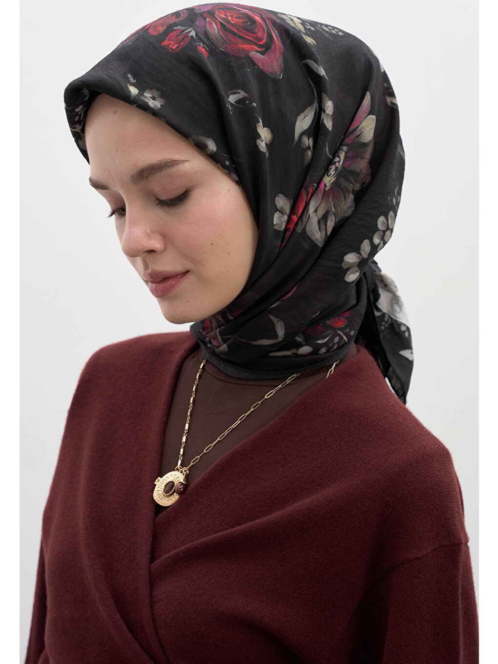 Mıdnıght Rose Desen Pamuklu Viskon Eşarp Siyah-3